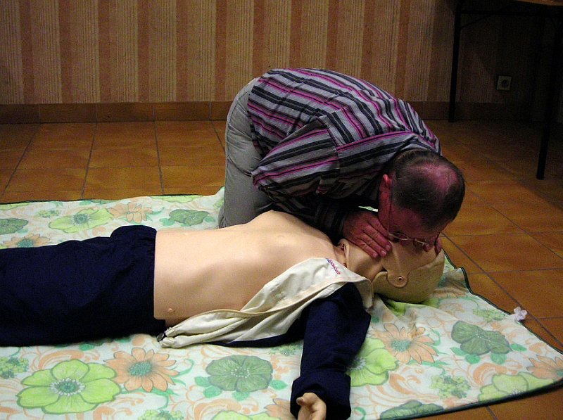 2011-10-14 07 Victime inconsciente-Reanimation Cardio-Pulmonaire.JPG